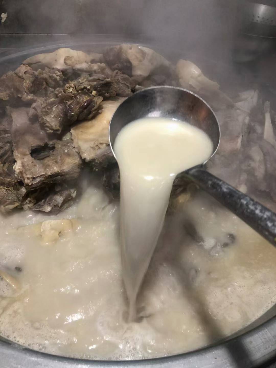 图片[3]-正宗单县羊肉汤羊杂汤小吃配方技术教学主食汤的熬制视频教程-破浪小吃技术网