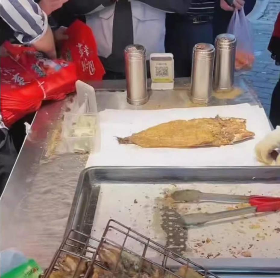 重庆万州地摊烤鱼小吃技术小吃配方摆摊创业美食教程烧烤腌制酱料底料红油熬制资料教程培训制作-破浪小吃技术网