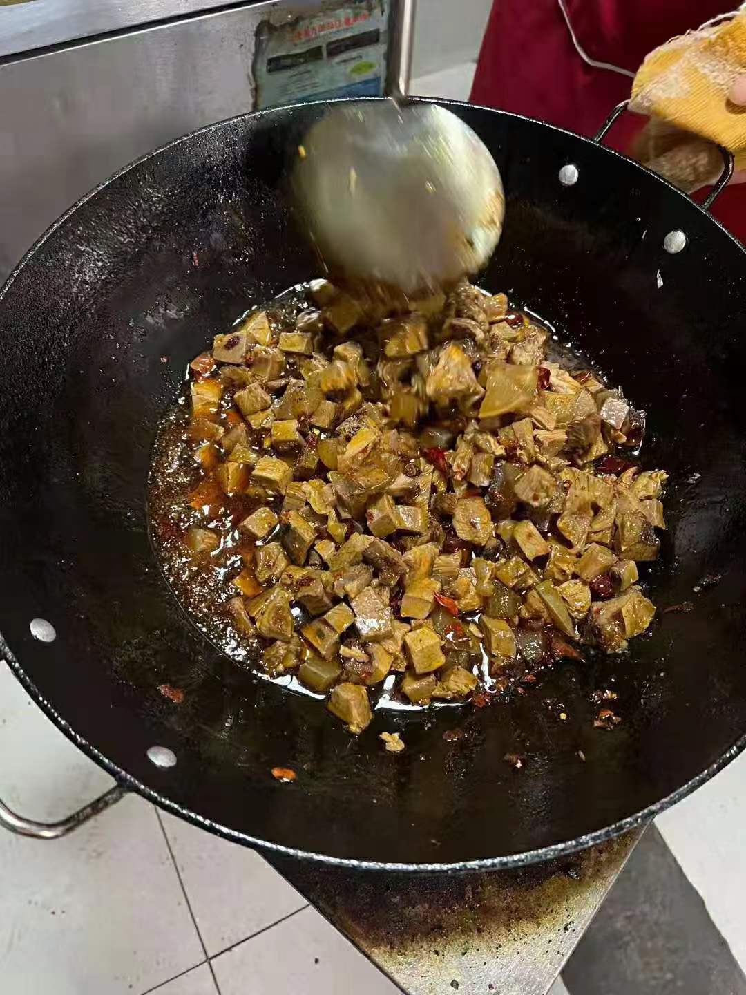 图片[5]-贵州花溪牛肉粉技术小吃配方教程培训摆摊创业美食教程商用摆摊网红小吃高汤配料方法-破浪小吃技术网